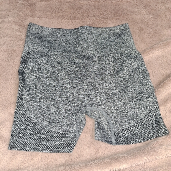 Black Speckled/ High Waisted/Enhance Booty Shorts- W Sz Medium - Picture 1 of 4